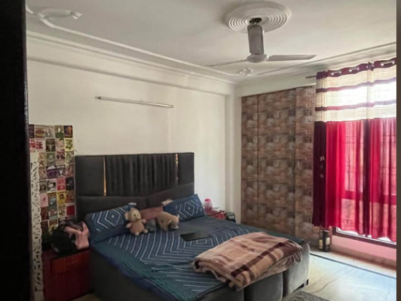 3 Beds and 3 Baths Flat for Rent in New Delhi