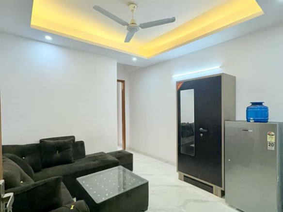 1 Bed and 1 Bath Flat for Rent in New Delhi