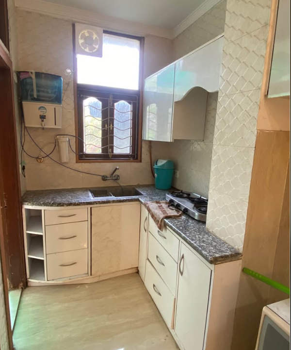 3 Beds and 3 Baths Flat for Rent in New Delhi