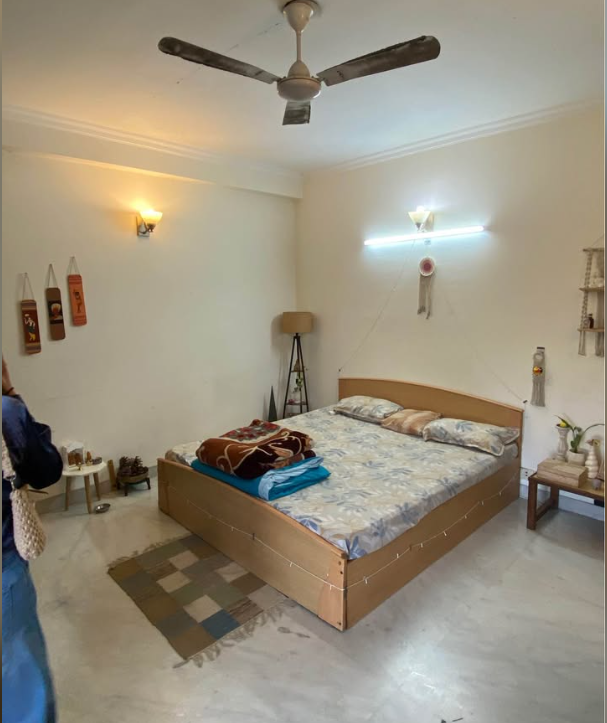 3 Beds and 3 Baths Flat for Rent in New Delhi