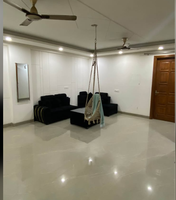 3 Beds and 3 Baths Flat for Rent in New Delhi