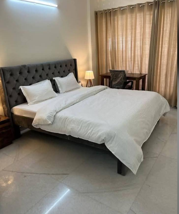 1 Bed and 1 Bath Flat for Rent in New Delhi