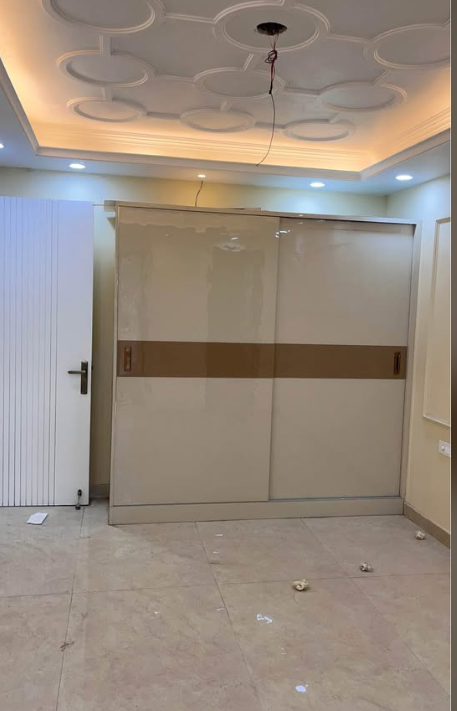 3 Beds and 3 Baths Flat for Sale in New Delhi