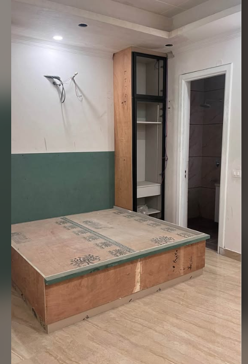 3 Beds and 3 Baths Flat for Sale in New Delhi