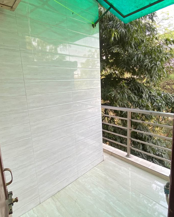 3 Beds and 3 Baths Flat for Rent in New Delhi