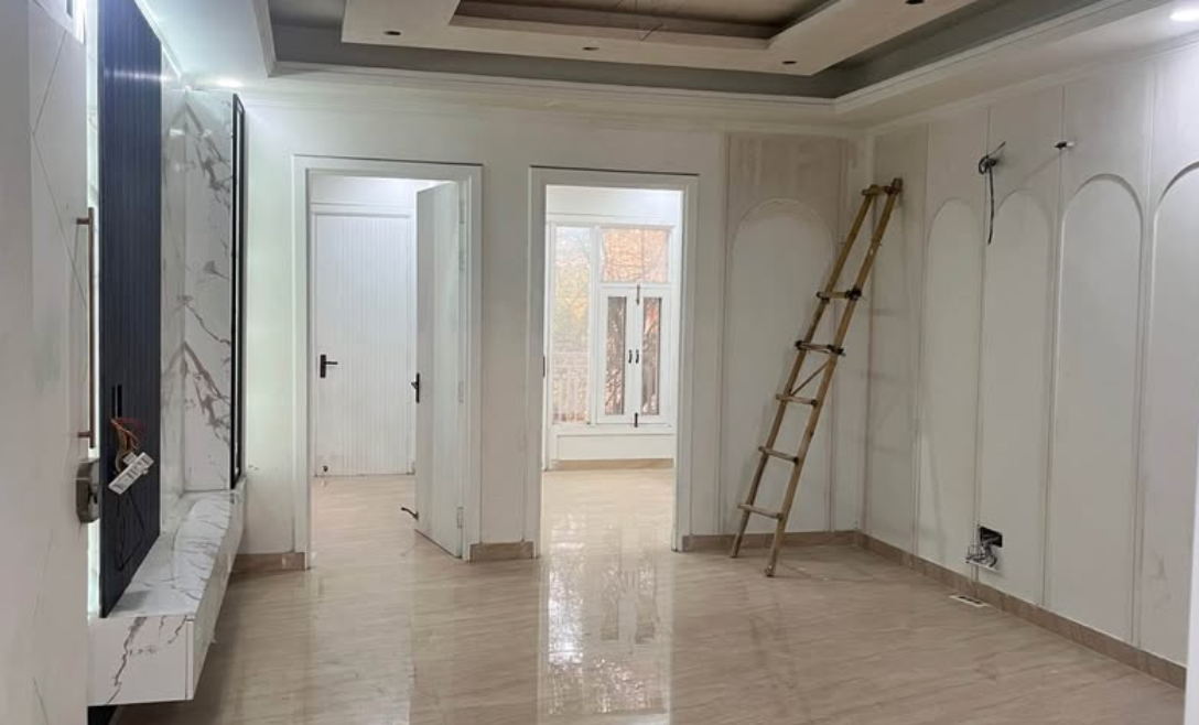 3 Beds and 3 Baths Flat for Sale in New Delhi