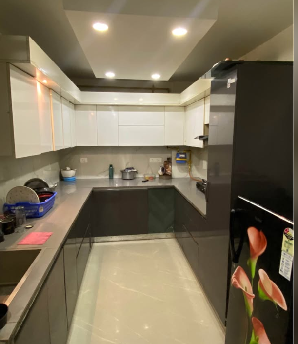 3 Beds and 3 Baths Flat for Rent in New Delhi