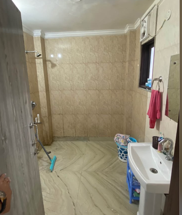 3 Beds and 3 Baths Flat for Rent in New Delhi