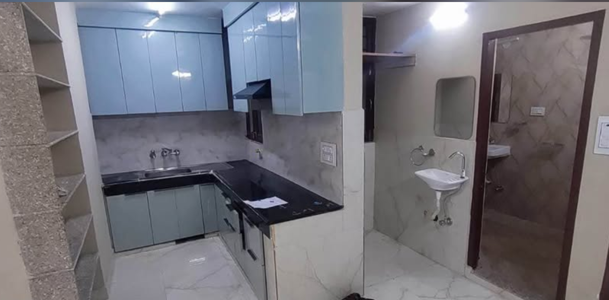 1 3 Beds and 3 Baths Flat for Rent in New Delhi
