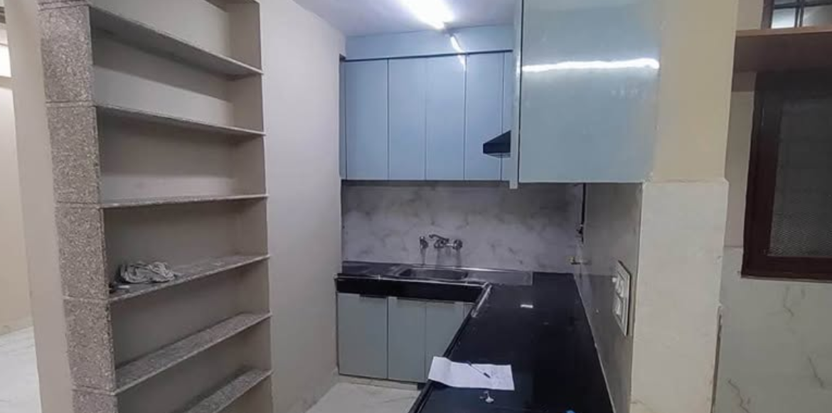 3 Beds and 3 Baths Flat for Rent in New Delhi