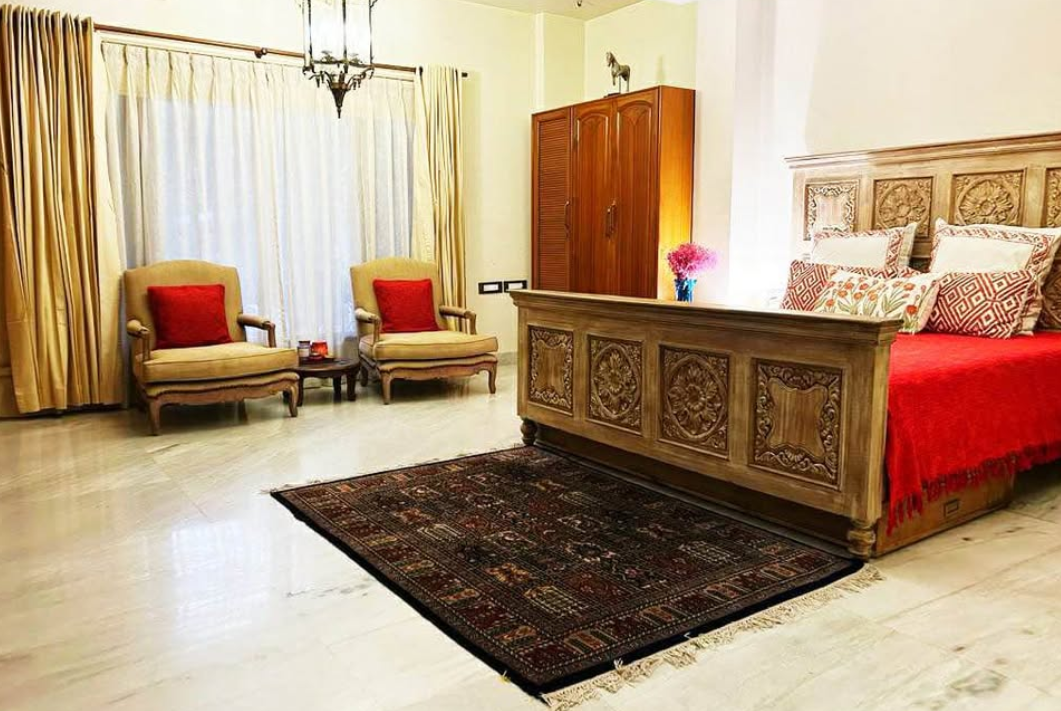 4 Beds and 4 Baths Flat for Sale in New Delhi