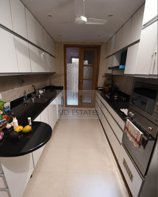 3 Beds and 3 Baths Flat for Rent in New Delhi
