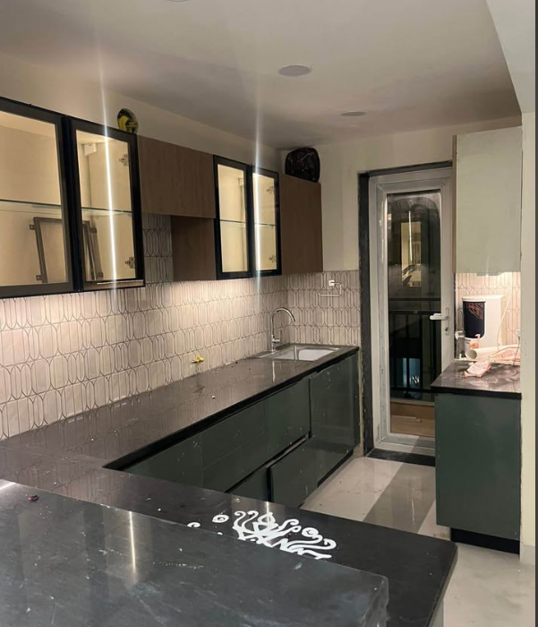 4 Beds and 4 Baths Flat for Rent in New Delhi
