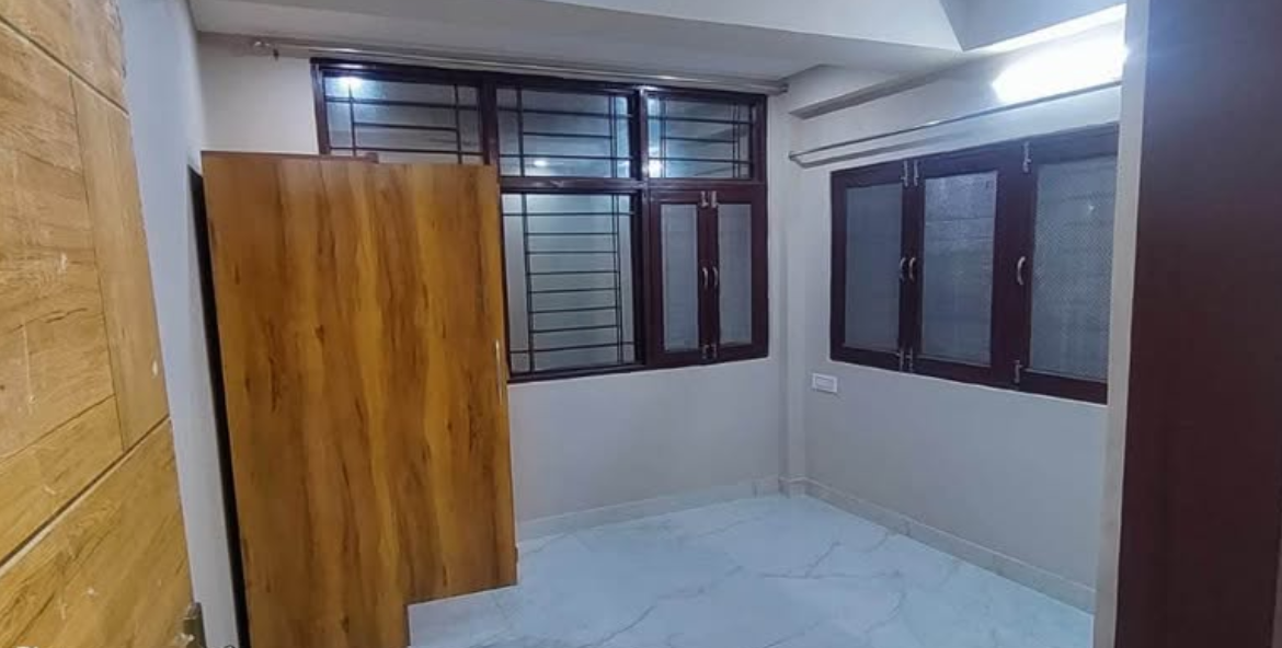 3 Beds and 3 Baths Flat for Rent in New Delhi