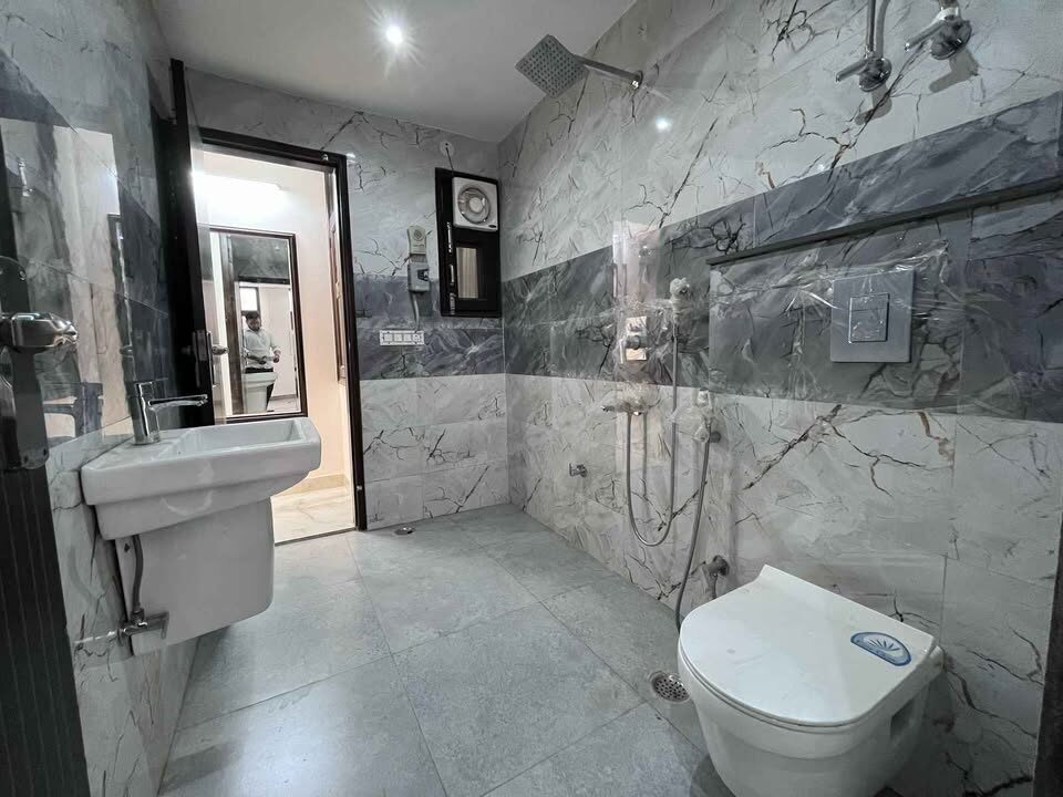 3 Beds and 2 baths for rent in Delhi