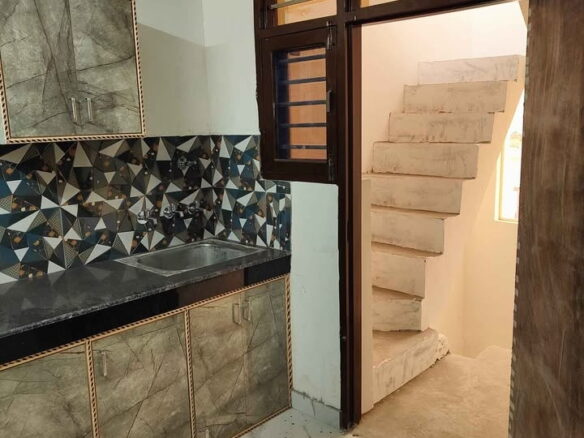 6 beds and 3 baths for sale in Punjab