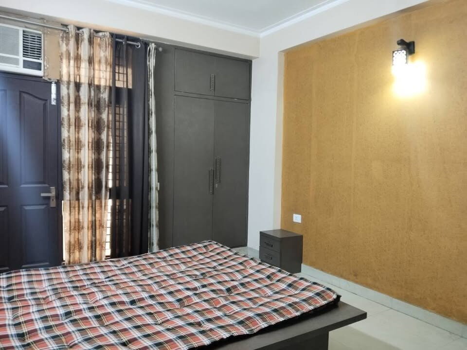3 beds and 3 baths for rent in Gaziabad