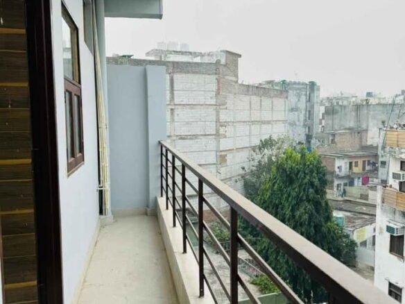 1 Bed and 1 bath for rent in Delhi