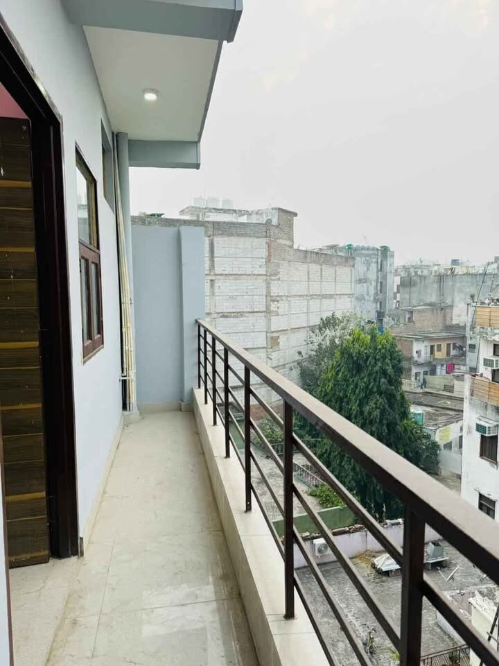 487722875_2044078719425944_3271051903479255543_n 1 Bed and 1 bath for rent in Delhi