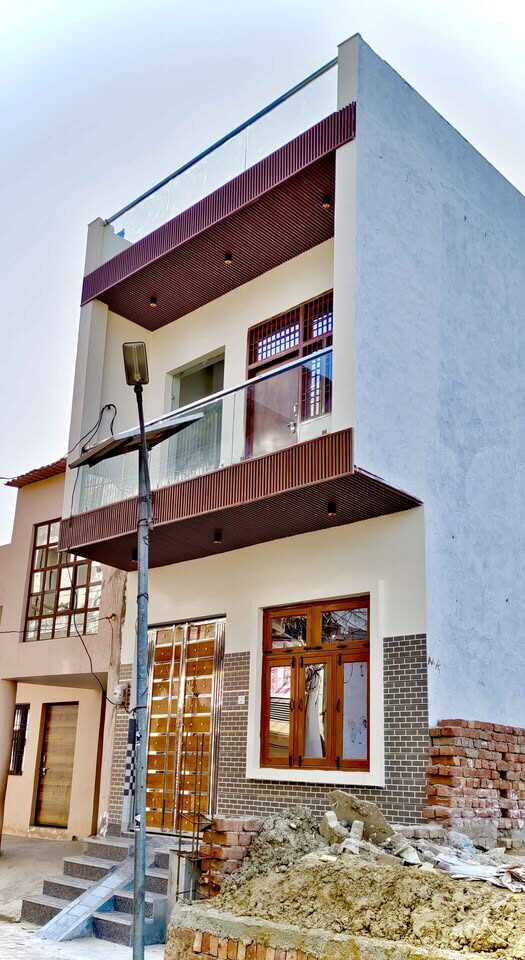 487876002_958603219775715_7613306743384284241_n 3 beds and 2 baths for sale in Ghaziabad