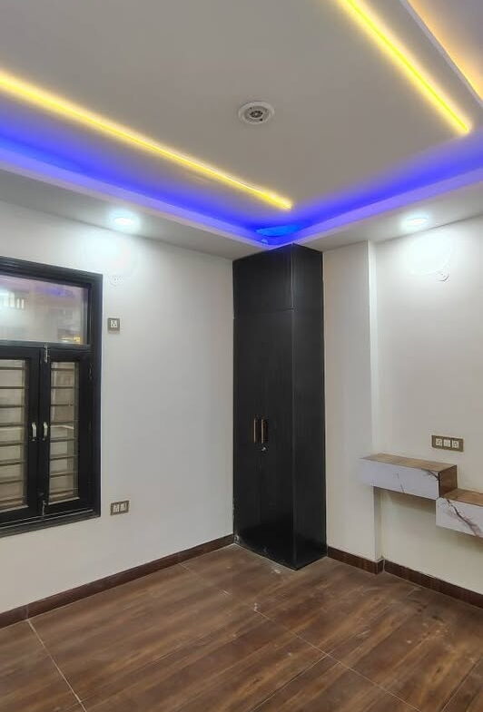 4 beds and 4 baths for Sale in Burari,Delhi