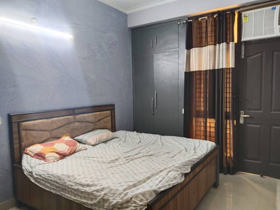 3 beds and 3 baths for rent in Gaziabad