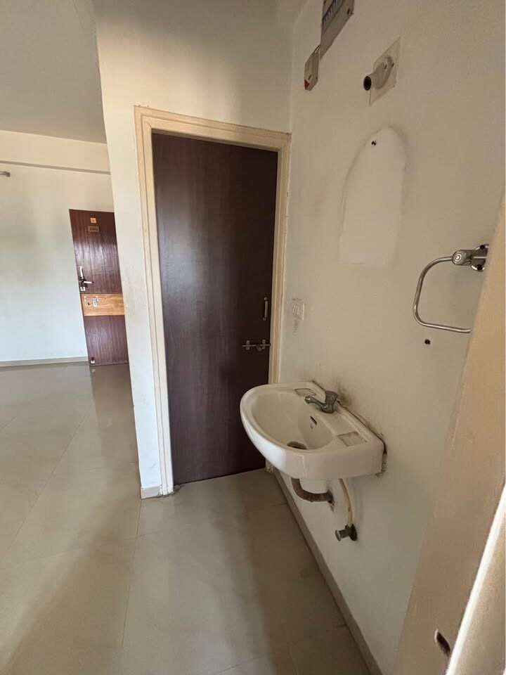 489006447_9293407977452674_4777371625048727019_n 2 beds and 2 baths for rent in Ahmedabad