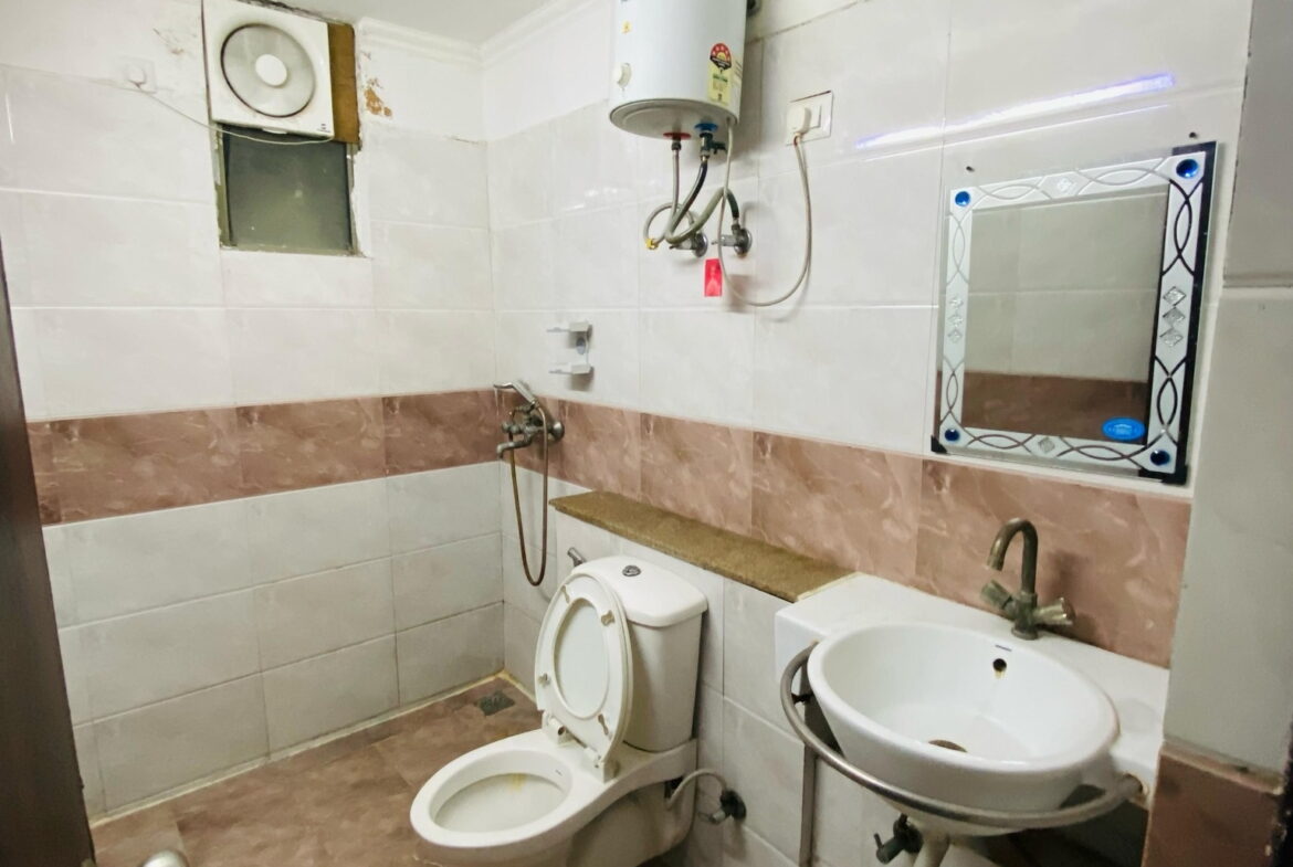 3 beds and 3 baths for rent in Noida