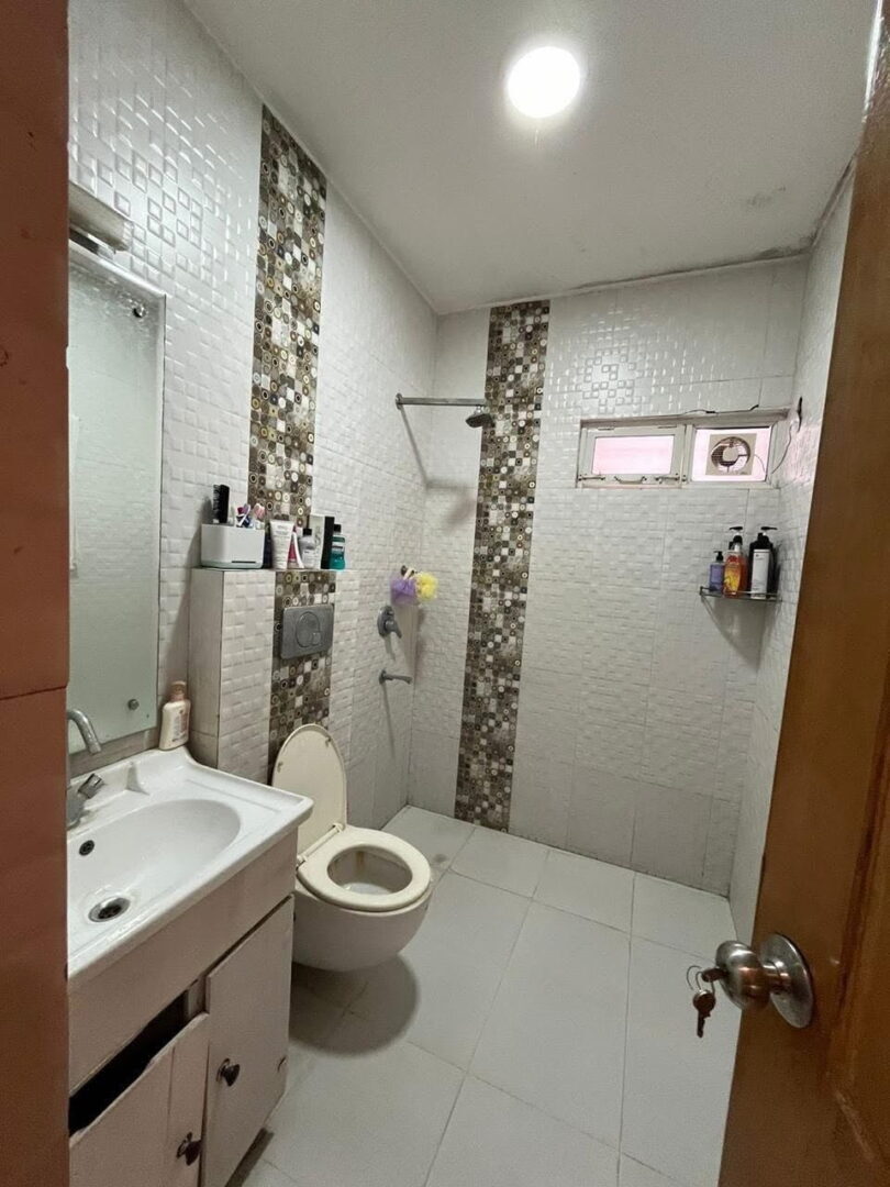 3 beds and 3 baths for rent in Delhi