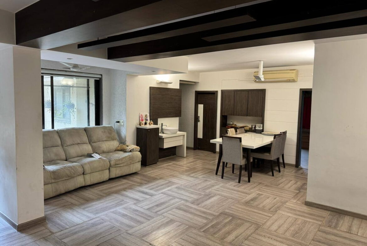 4 beds and 4 baths for sale in Ahmedabad