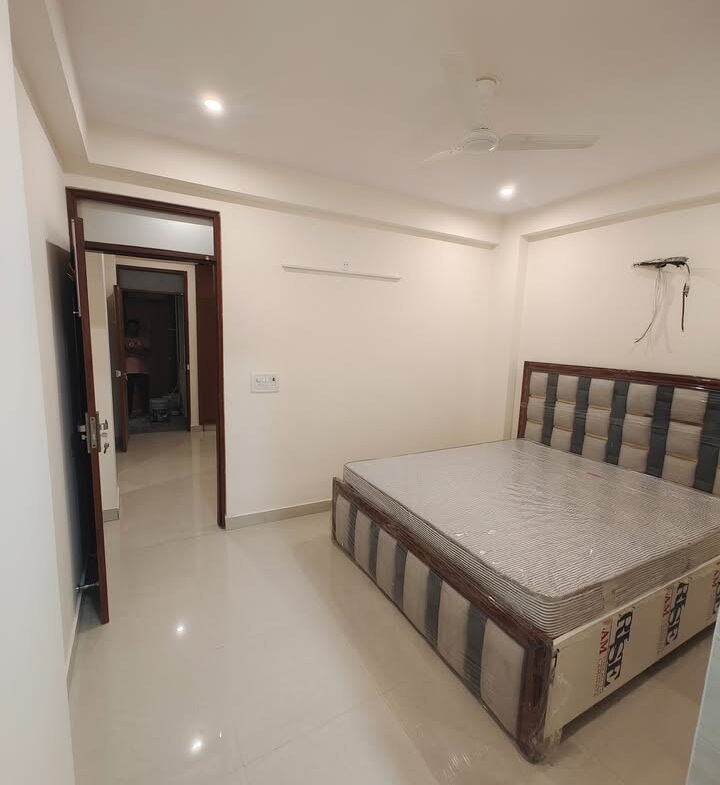 1 bed and 1 bath for rent in Noida