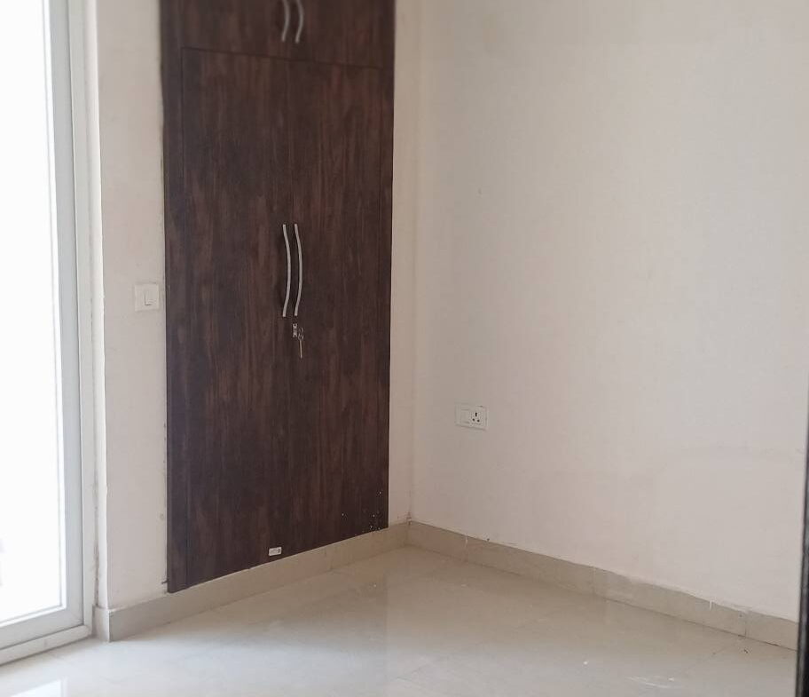 3 beds and 3 baths for rent in Noida