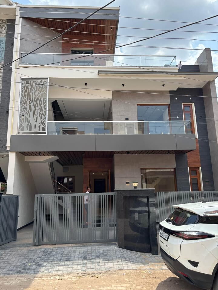 490544440_1199520125160331_4566382481459749089_n 5 beds and 5 baths for sale in Chandigarh