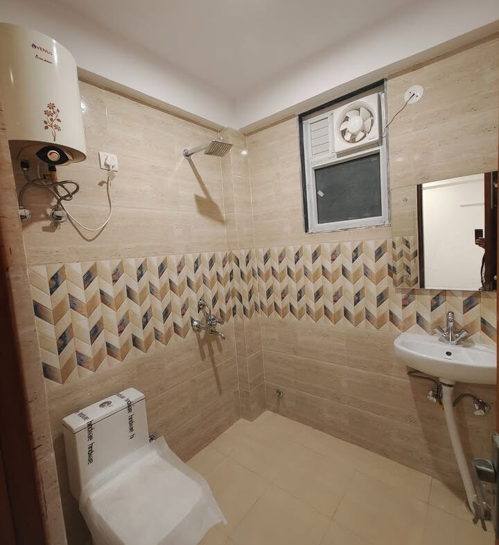 1 bed and 1 bath for rent in Noida