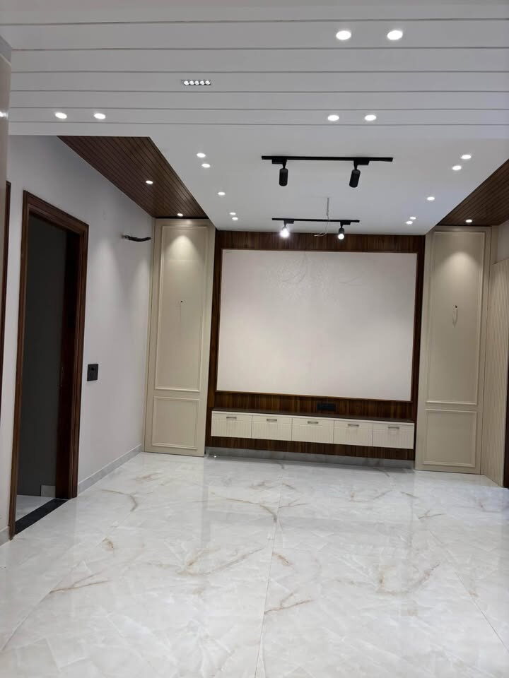 490728896_1199520135160330_5629886646815086065_n 5 beds and 5 baths for sale in Chandigarh