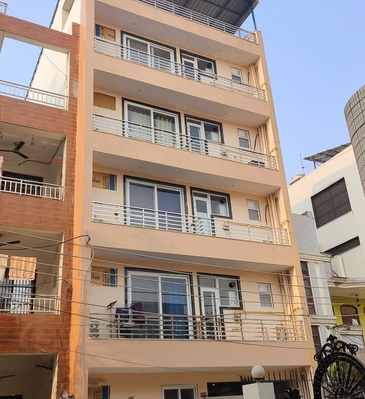 1 bed and 1 bath for rent in Noida
