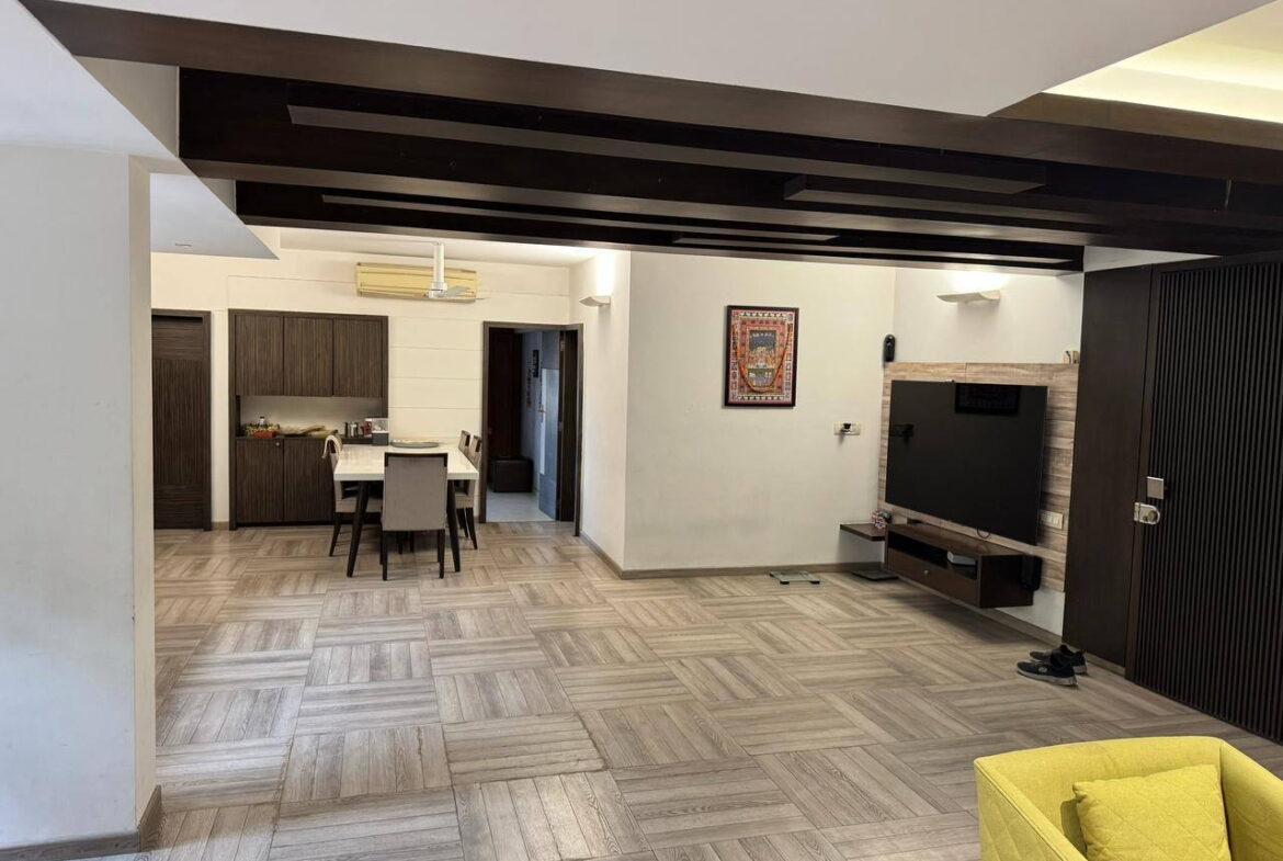 4 beds and 4 baths for sale in Ahmedabad