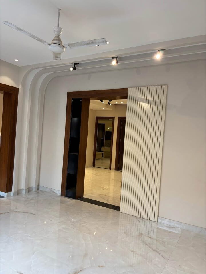 491426784_1199520115160332_6974777132683385884_n 5 beds and 5 baths for sale in Chandigarh