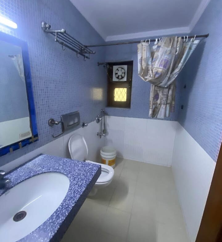 2 beds and 2 baths for rent in Delhi