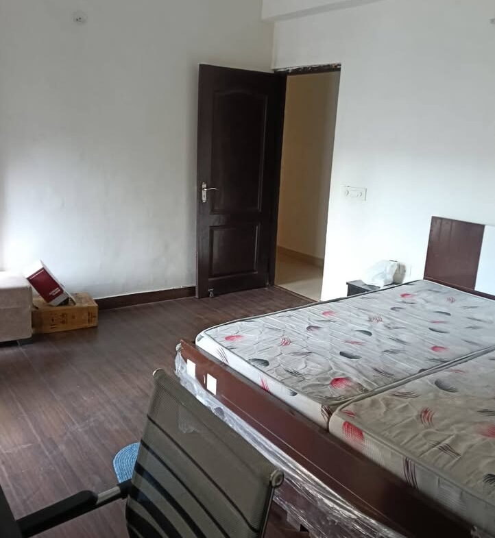 3 beds and 3 baths for Noida