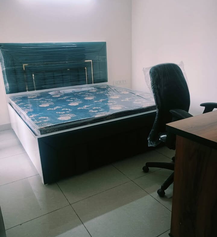 3 beds and 3 baths for Noida