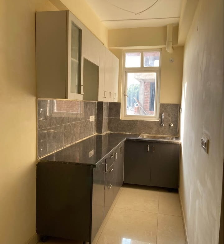 2 beds and 2 baths for rent in Noida