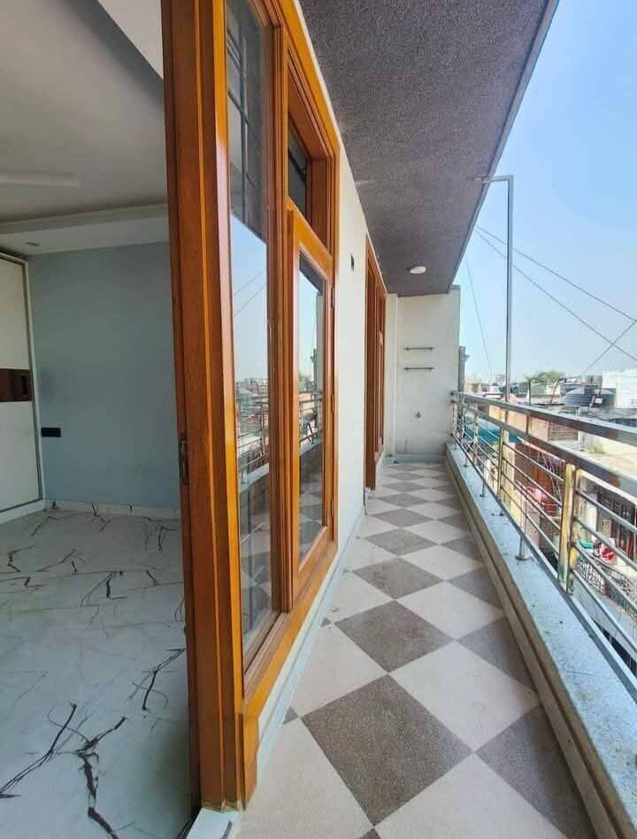 3 beds and 3 baths for rent in Delhi