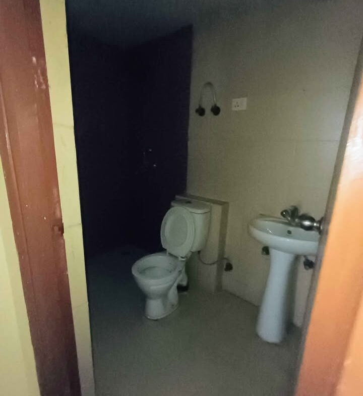 2 beds and 2 baths for rent in Noida
