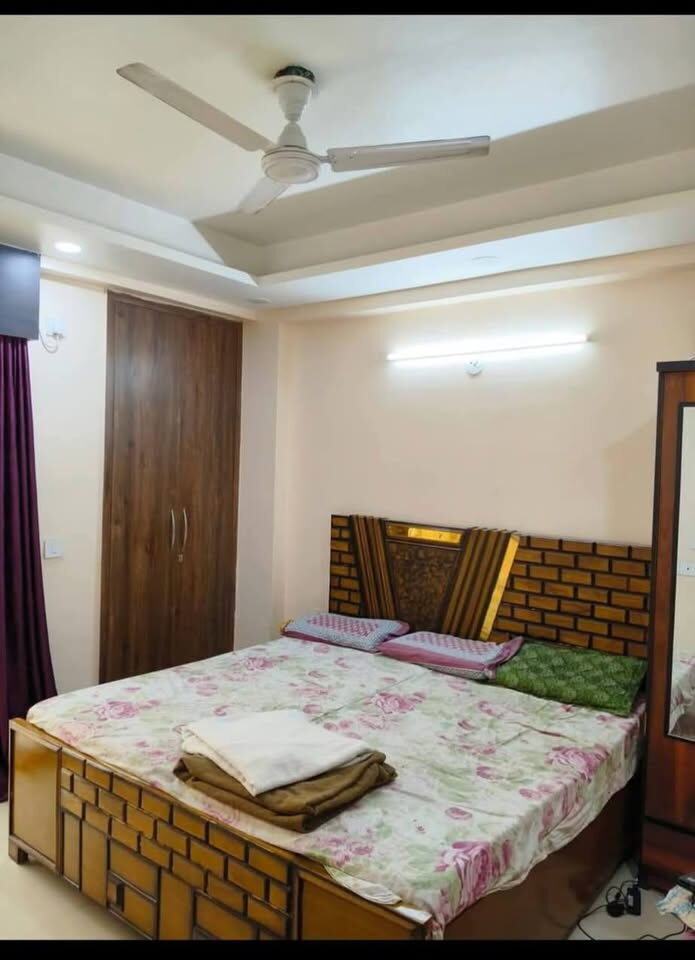 2 beds and 2baths for sale in Noida