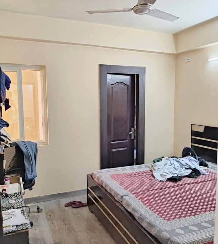 2 beds and 2baths for sale in Noida
