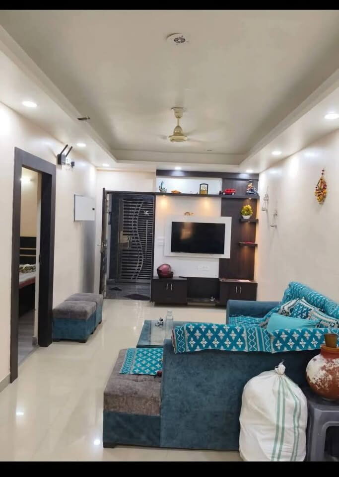 2 beds and 2baths for sale in Noida