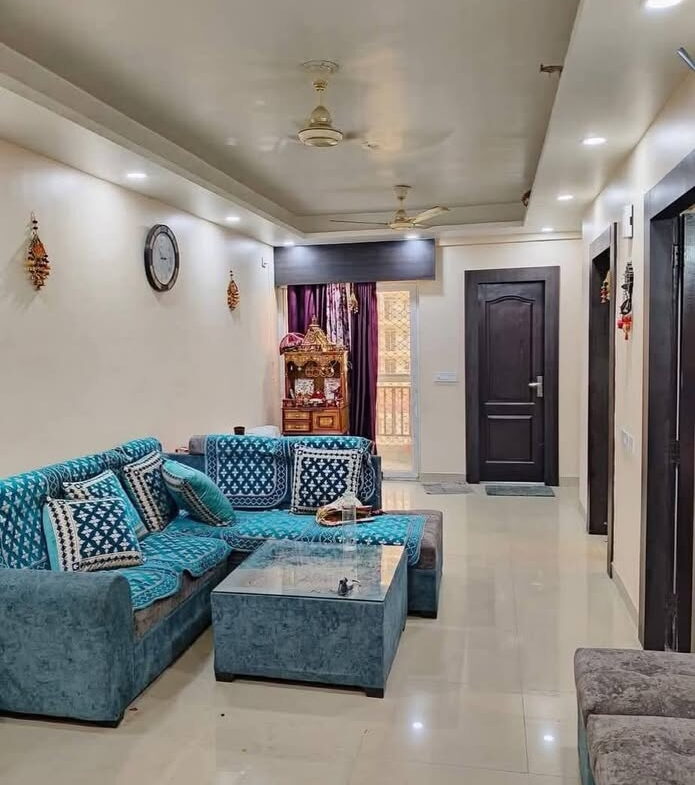 2 beds and 2baths for sale in Noida