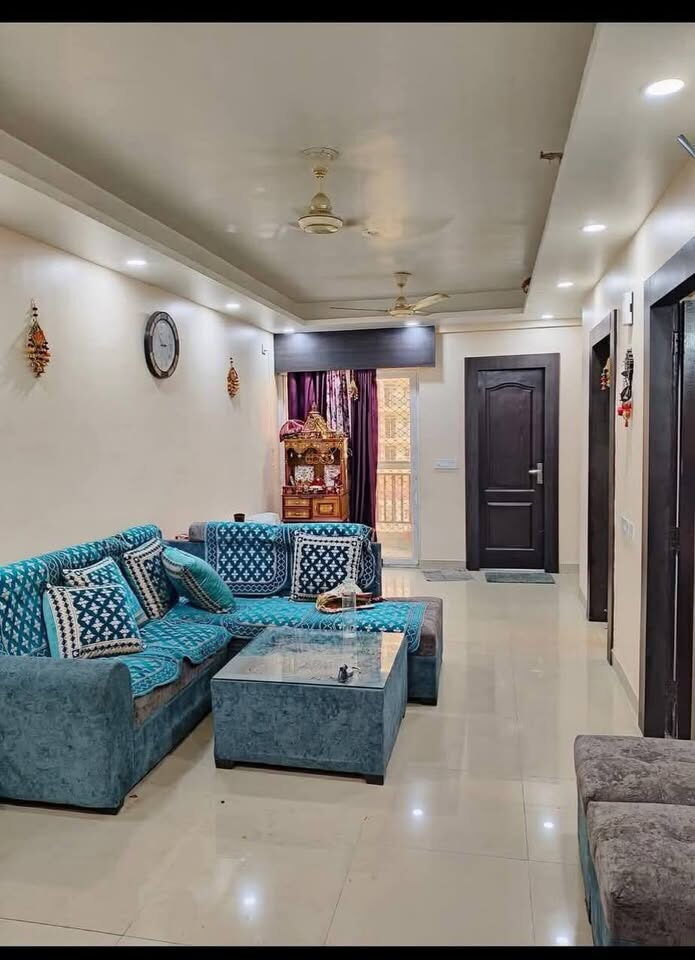 2 beds and 2baths for sale in Noida