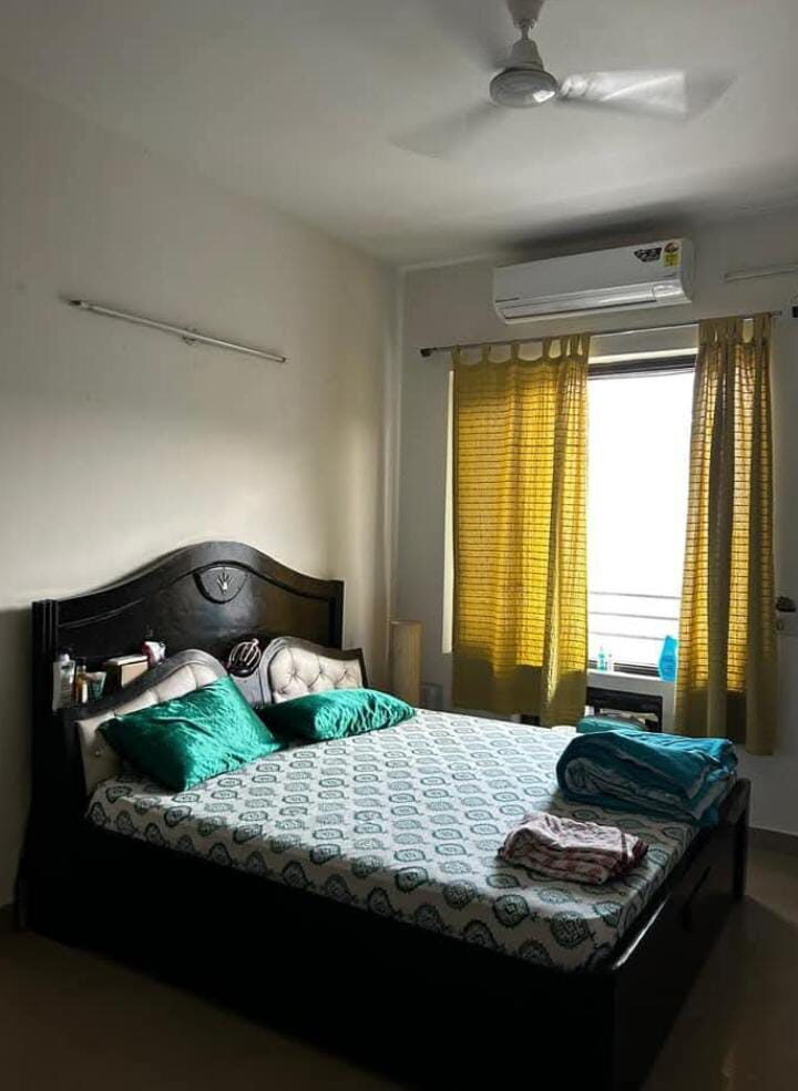 3 Beds And 3 Baths For Rent In Gurgaon.